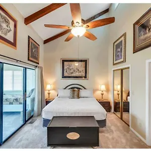 New Listing!!! 4 Min Walk To The Beach! Holiday home